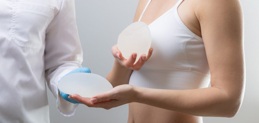 Fotografía de los procedimientos de cirugía mamaria orientados a realzar, equilibrar y mejorar la figura femenina.